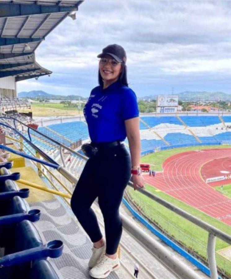 Las lindas chicas que robaron suspiros en el clásico Olimpia-Motagua en el Olímpico