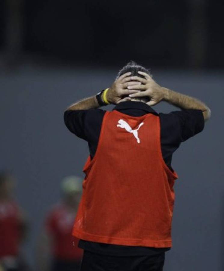 FOTOS: Así fue el sufrimiento de Marito Zanabria antes de renunciar en Real España