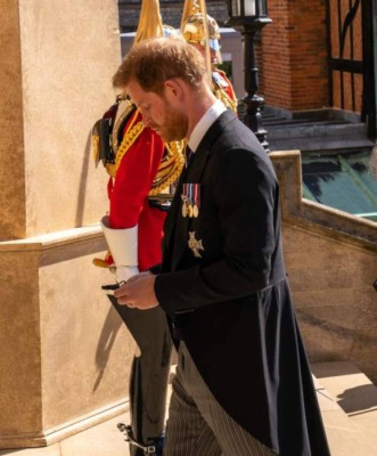 La soledad de la reina Isabel II: así le dio el último adiós a su esposo, el príncipe Felipe, en un sobrio funeral