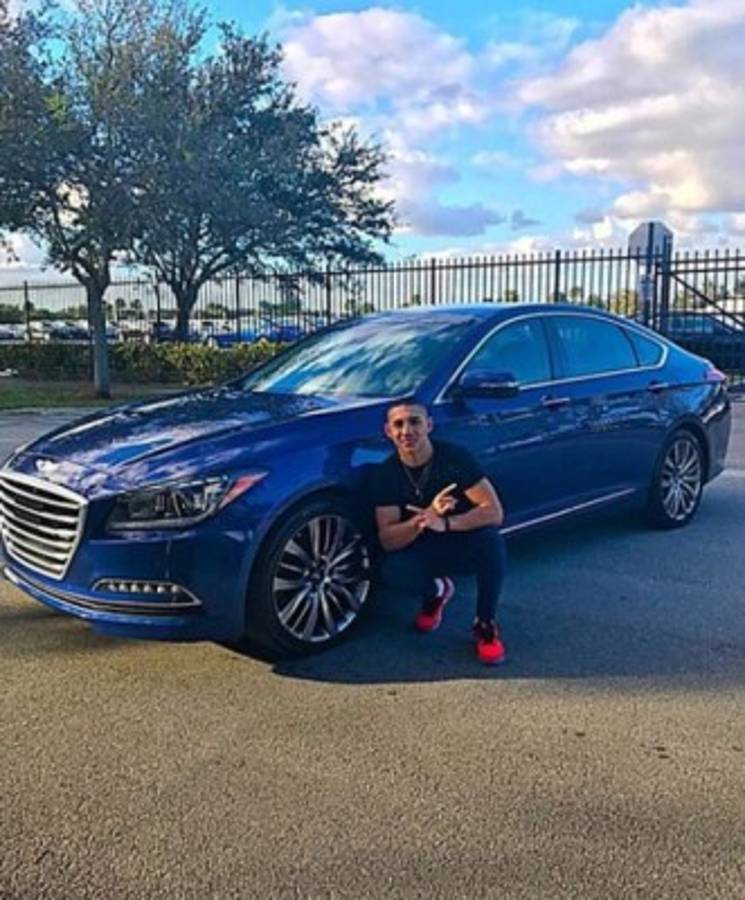 ¿Cómo es la vida de Teófimo López lejos del boxeo? Viajes de lujo, sus autos y su bella mujer