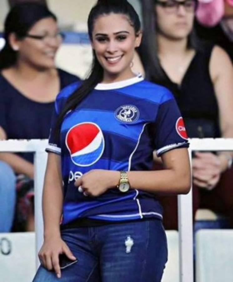 ¡Muñecas! Las seguidoras más sensuales de Motagua y Marathón