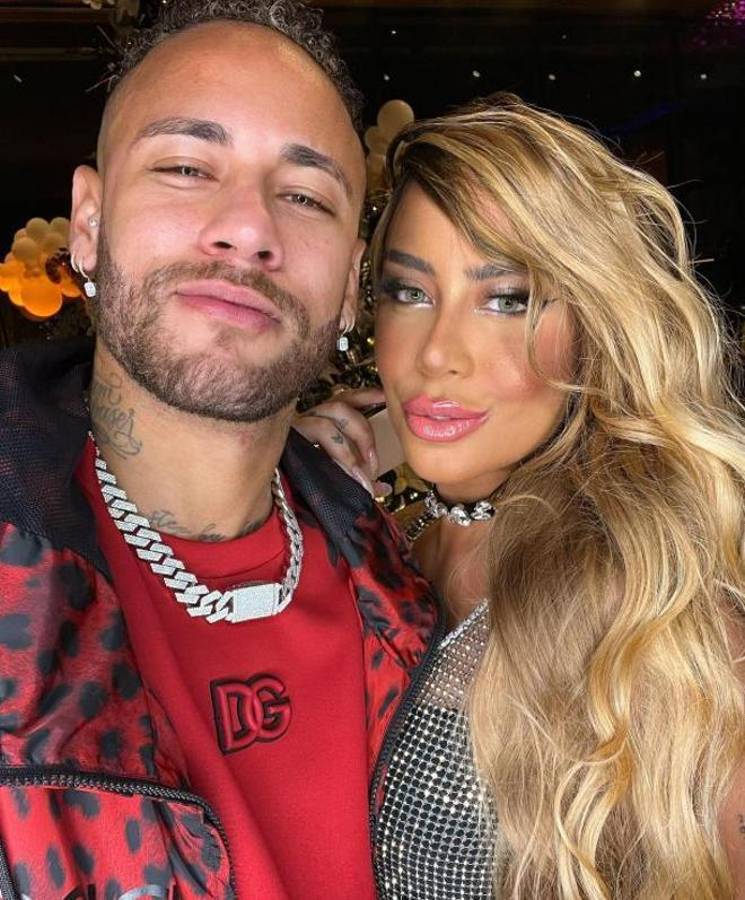 ¡Como nunca antes la viste! Hermana de Neymar se hizo una liposucción y arrasó en los carnavales de Brasil