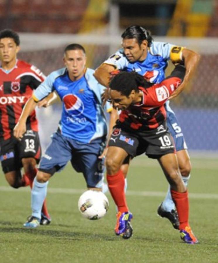 Los 11 futbolistas con más expulsiones en la historia de la Liga Nacional