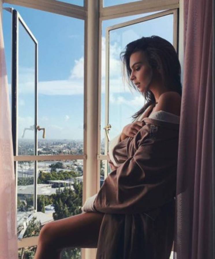 Emily Ratajkowski, la exfutbolista que incendió las redes con fotos desnuda