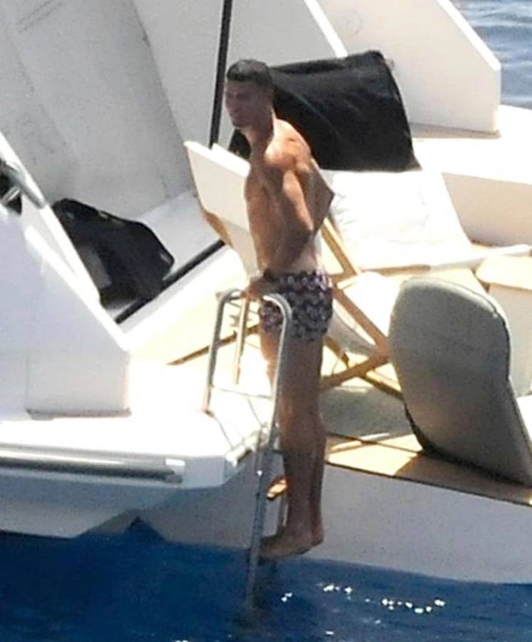 ¿Está gordita? Así fue captada Georgina Rodríguez en sus vacaciones con Cristiano Ronaldo en Mallorca