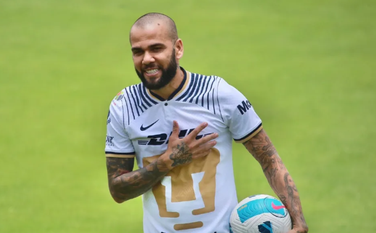 Se filtra el salario de Dani Alves con Pumas: estos son los 15 futbolistas mejor pagados de la Liga MX