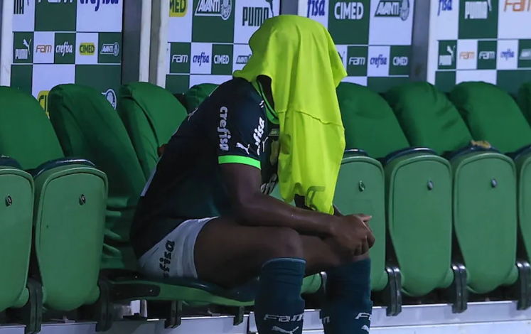 Real Madrid pagó 60 millones por su fichaje, sigue sin marcar un gol en este 2023 y lo manda a terapia