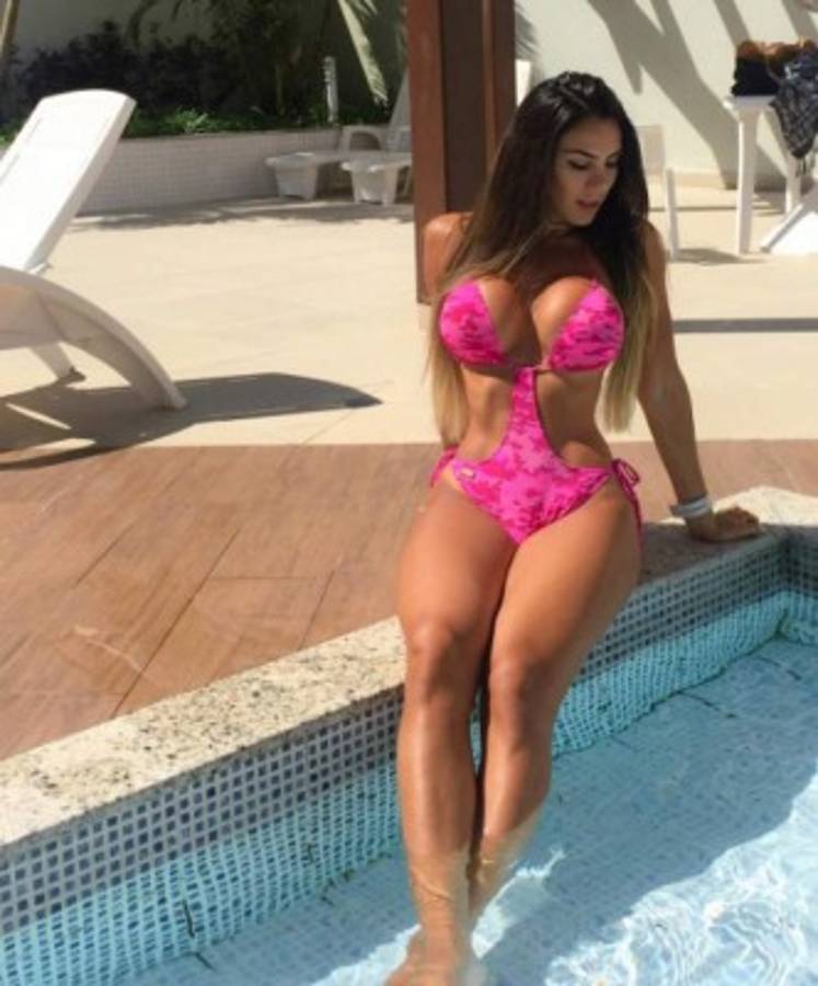 Ella es Carol Saraiva, la exuberante chica fitness que enloquece Brasil