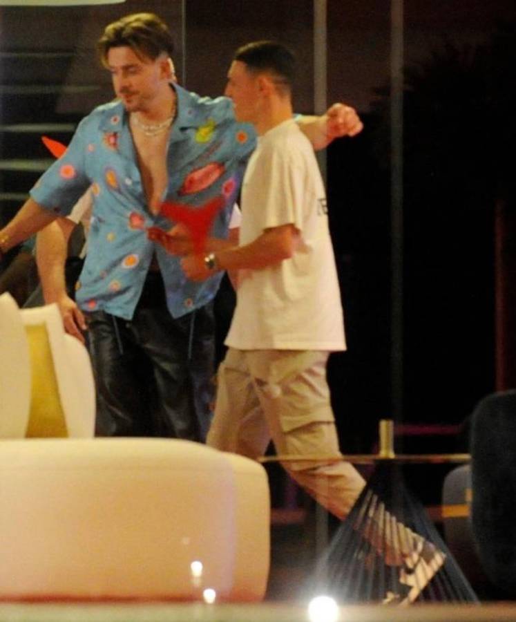 La salvaje fiesta de “Champions” del City en Ibiza: Grealish con los pantalones abajo, invitado especial y Haaland fumando