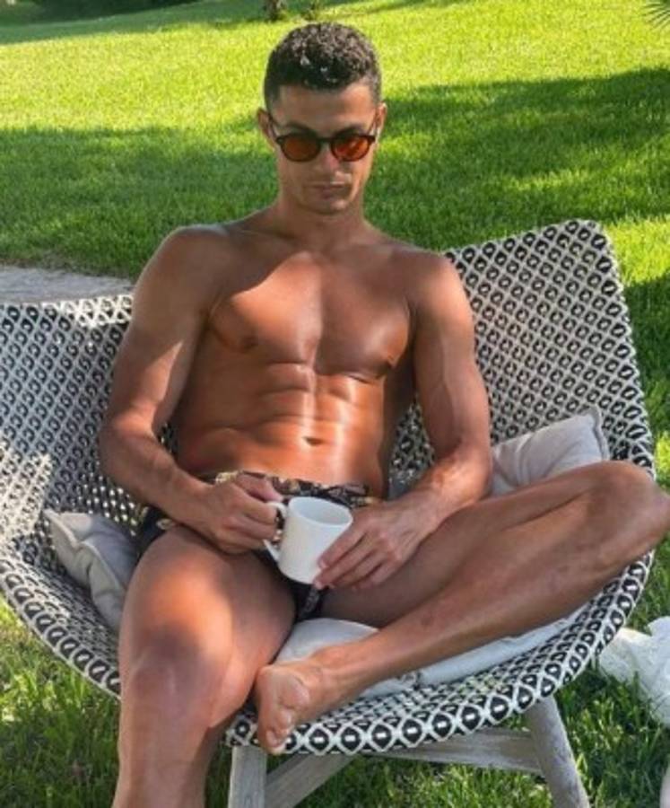 Georgina Rodríguez deslumbra en sus vacaciones con Cristiano Ronaldo en un yate de lujo