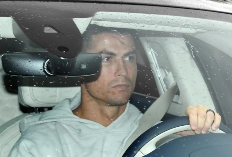 ¡Está furioso! Así fue captado Cristiano Ronaldo después de ser castigado: La decisión de Ten Hag para no verlo (FOTOS)