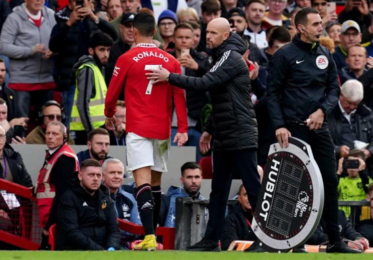 ¡Está furioso! Así fue captado Cristiano Ronaldo después de ser castigado: La decisión de Ten Hag para no verlo (FOTOS)
