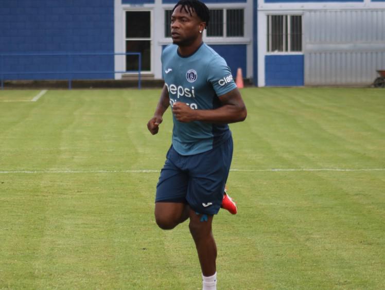 El nuevo “look” del argentino Agustín Auzmendi y Motagua recupera a jugador tras un mes y medio lesionado