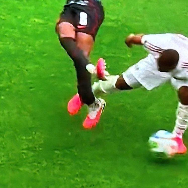 Lesionó a un rival y FIFA le impone un histórico castigo que sacude al Mundial