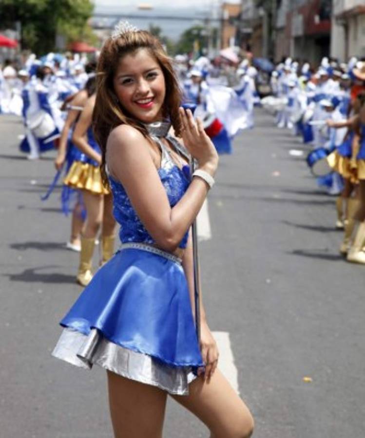 Las palillonas que se robaron las miradas en desfiles en San Pedro Sula