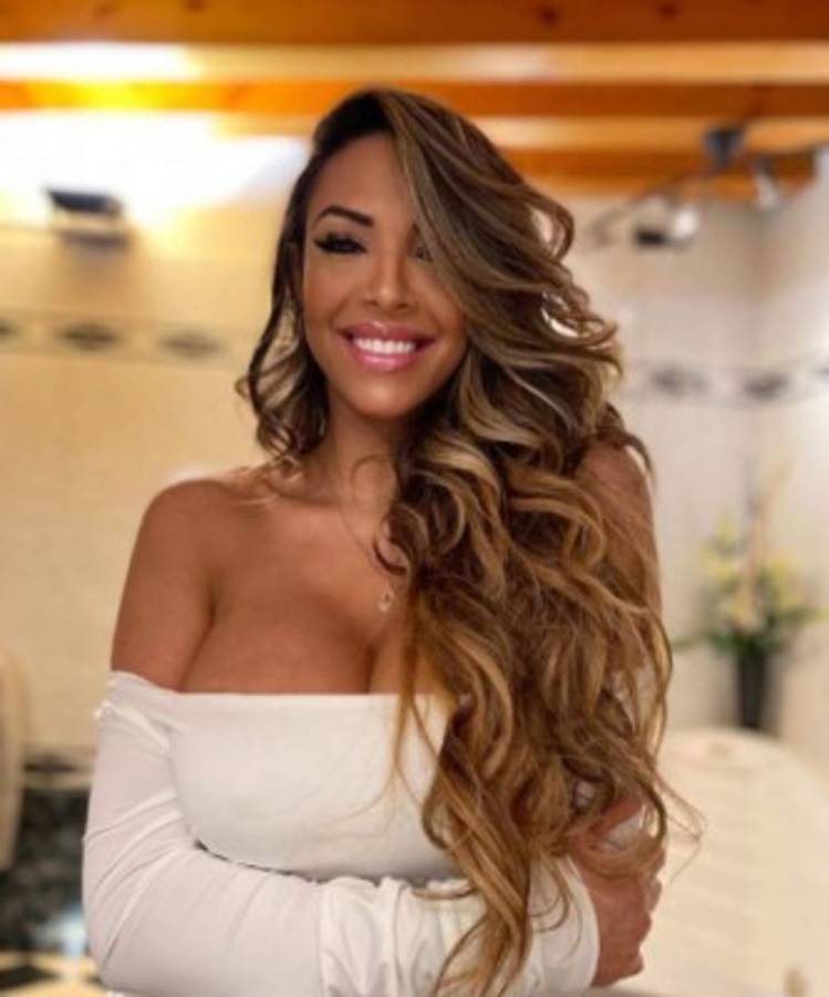 Así es la modelo brasileña que armó un tremendo lío en la Premier League: ''Me escribió hasta en su boda''