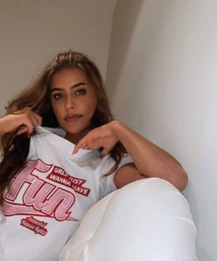 Conoce a Philine Roepstorff, la infartante novia de un futbolista europeo que se tatuó su apodo