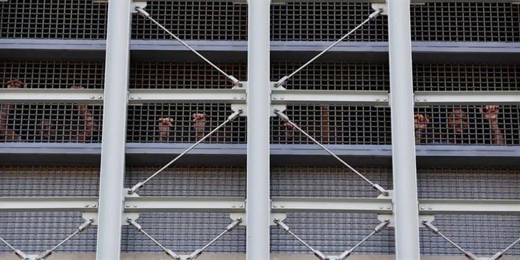 El infierno en la tierra: La prisión donde Trump envió a Nicolás Maduro y los reos célebres que lo acompañan