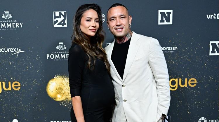 Confiesa que tiene relaciones 500 veces al año y saca a la luz el salario que gana como futbolista: Eso es importante