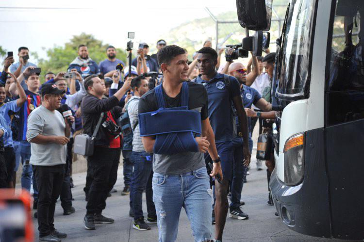 Los disturbios y la hostil llegada del Olimpia al estadio Chelato Uclés para la final de la Liga Nacional ante Motagua