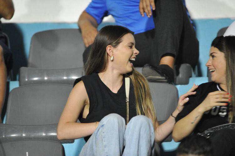 Auzmendi y la bella rubia a la que le dedicó el gol, al descubierto lo que jugadores de Motagua llevaban al estadio