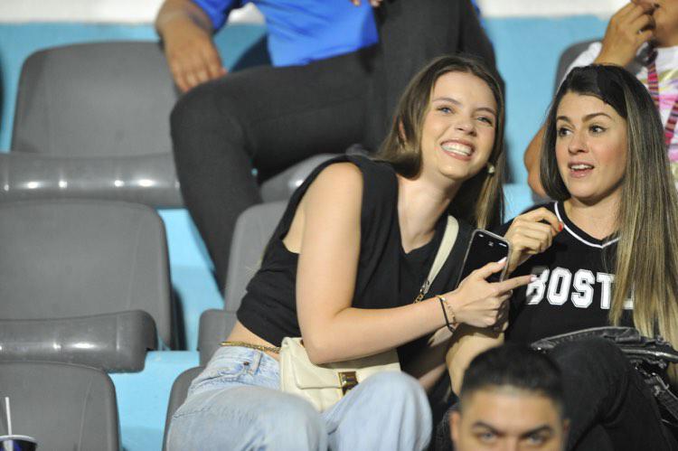 Auzmendi y la bella rubia a la que le dedicó el gol, al descubierto lo que jugadores de Motagua llevaban al estadio