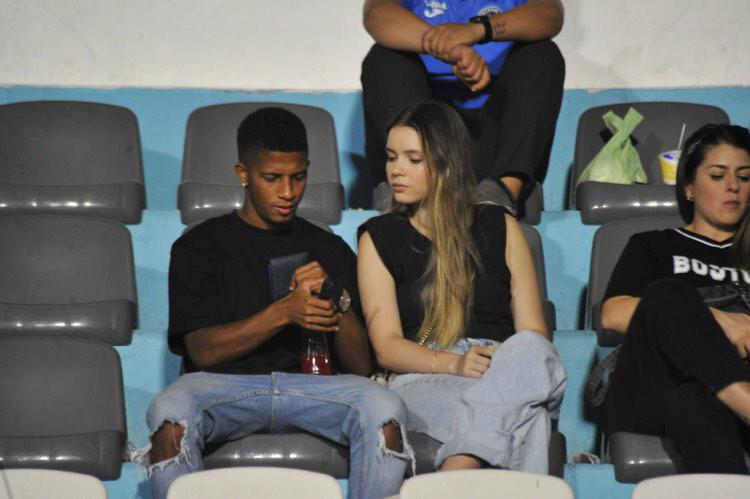 Auzmendi y la bella rubia a la que le dedicó el gol, al descubierto lo que jugadores de Motagua llevaban al estadio