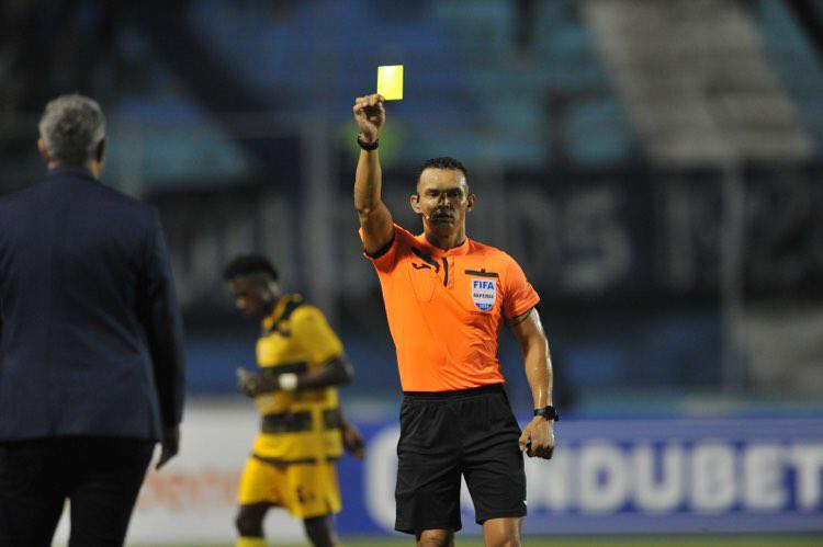 Auzmendi y la bella rubia a la que le dedicó el gol, al descubierto lo que jugadores de Motagua llevaban al estadio