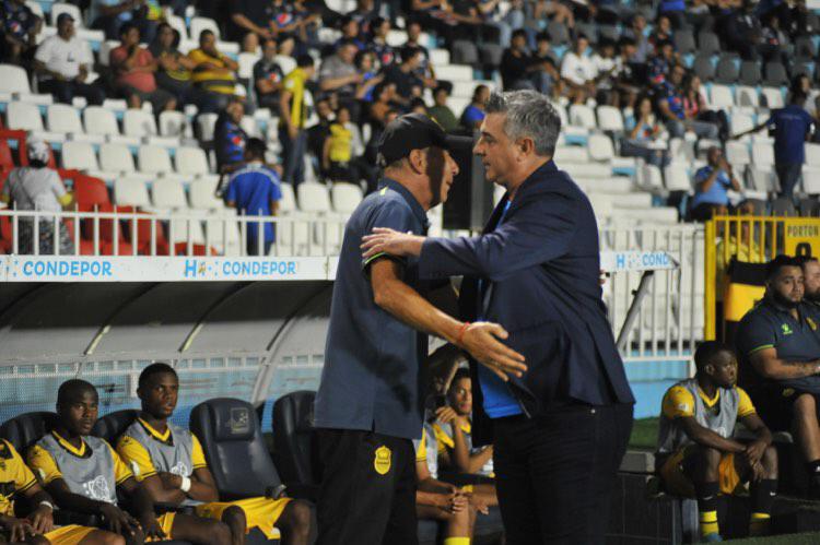 Auzmendi y la bella rubia a la que le dedicó el gol, al descubierto lo que jugadores de Motagua llevaban al estadio