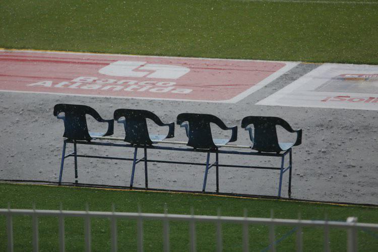 FOTOS: Aguacero en el Nacional, tremendazo banderazo y así se vivió la previa del clásico Olimpia vs Motagua