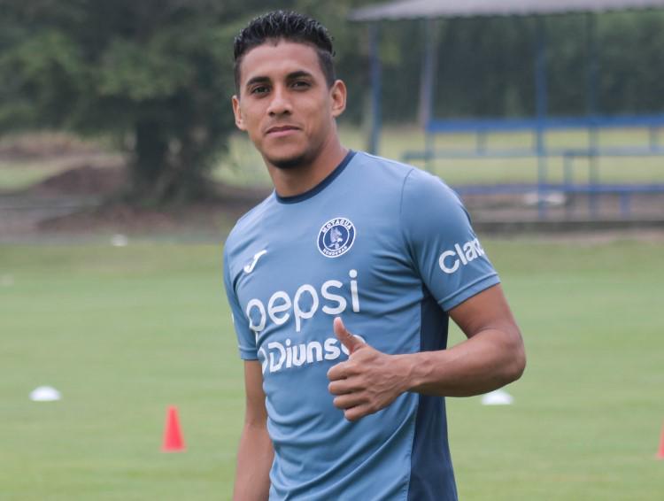 El nuevo “look” del argentino Agustín Auzmendi y Motagua recupera a jugador tras un mes y medio lesionado