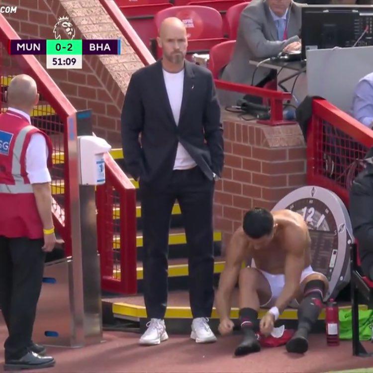 No lo podía creer: así captaron a Cristiano Ronaldo en el banquillo tras los goles que recibía el Manchester United