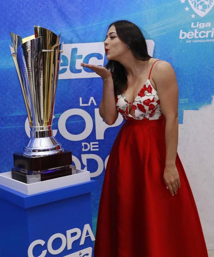 ¿Cómo se conocieron? La historia de amor de Isabel Zambrano con Diego Vázquez, el nuevo entrenador de Honduras