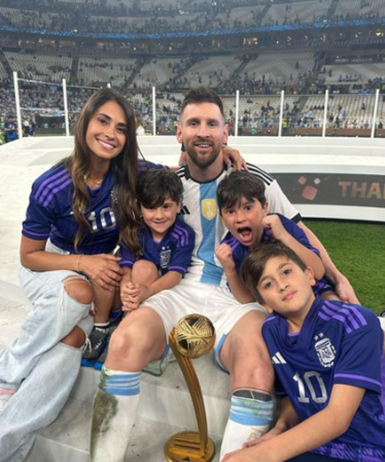 ¡Qué mala suerte! No pudo acompañar a su mamá a hacer un trámite y ella terminó en la casa de Messi: ‘‘Nunca me lo voy a perdonar’’