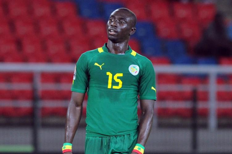 Insólito: le dijo a su bella novia que se iba de vacaciones, pero viajó a Francia para casarse con otra mujer