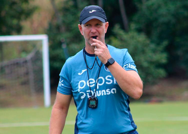 Así fue el primer entrenamiento de Diego Vázquez en su vuelta a Motagua; charla ¿y quién estuvo como su asistente?