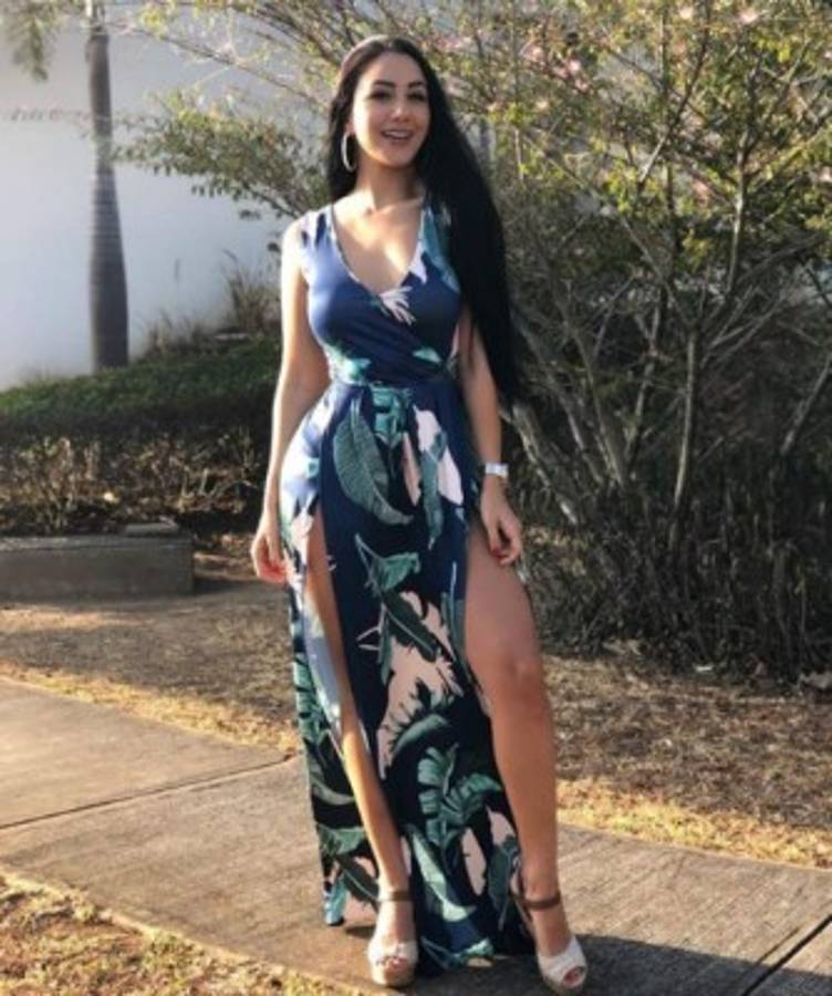 ¡Muñeca! Stephanie González, la modelo y locutora que enamora en Instagram