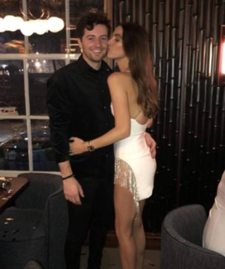 Lo ayudó a salir de su calvario y ahora viven del éxito: Así es la prometida de Ryan Mason, entrenador del Tottenham