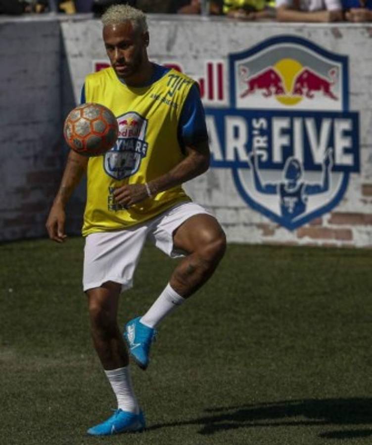 Neymar rompe su silencio, vuelve a jugar y sorprende con su nuevo 'look'