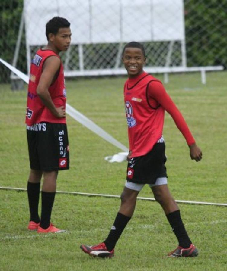 Jugadores hondureños que se retiraron jóvenes y con un futuro por delante