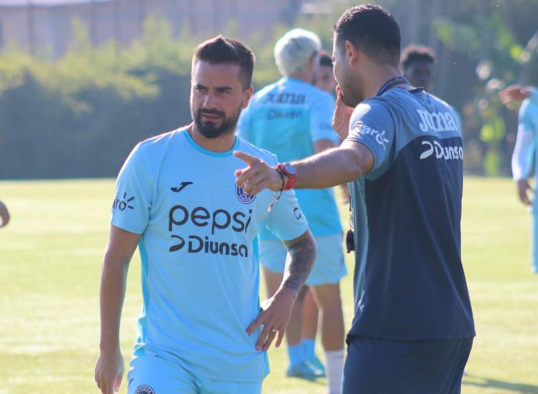 Así fue el primer entrenamiento de Rodrigo “Droopy” Gómez con Motagua: Charla con Diego Vázquez y pasillo al argentino