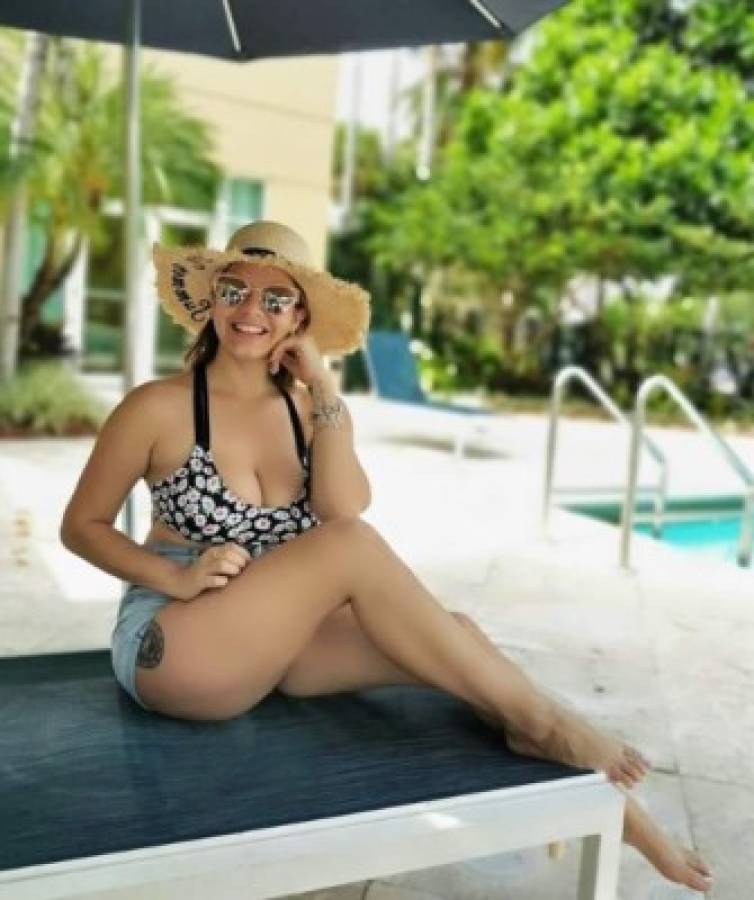 Linda Cruz, la sexy periodista deportiva centroamericana que pasa sus vacaciones en La Ceiba