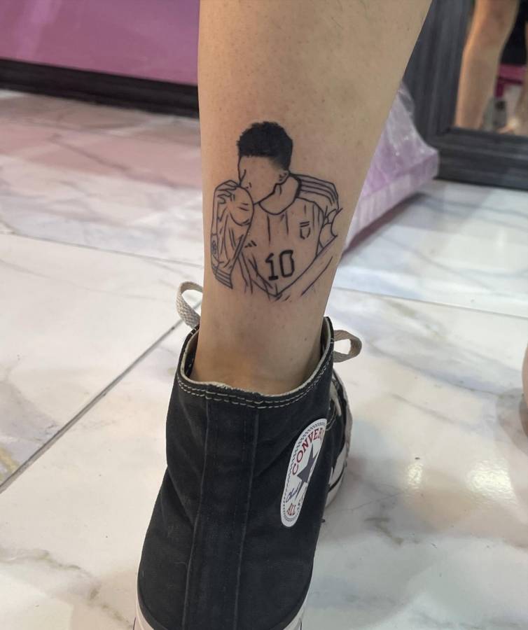 Tremenda locura: los increíbles tatuajes sobre Messi luego de ganar con Argentina el Mundial de Qatar y el ‘‘qué mirás, bobo’’