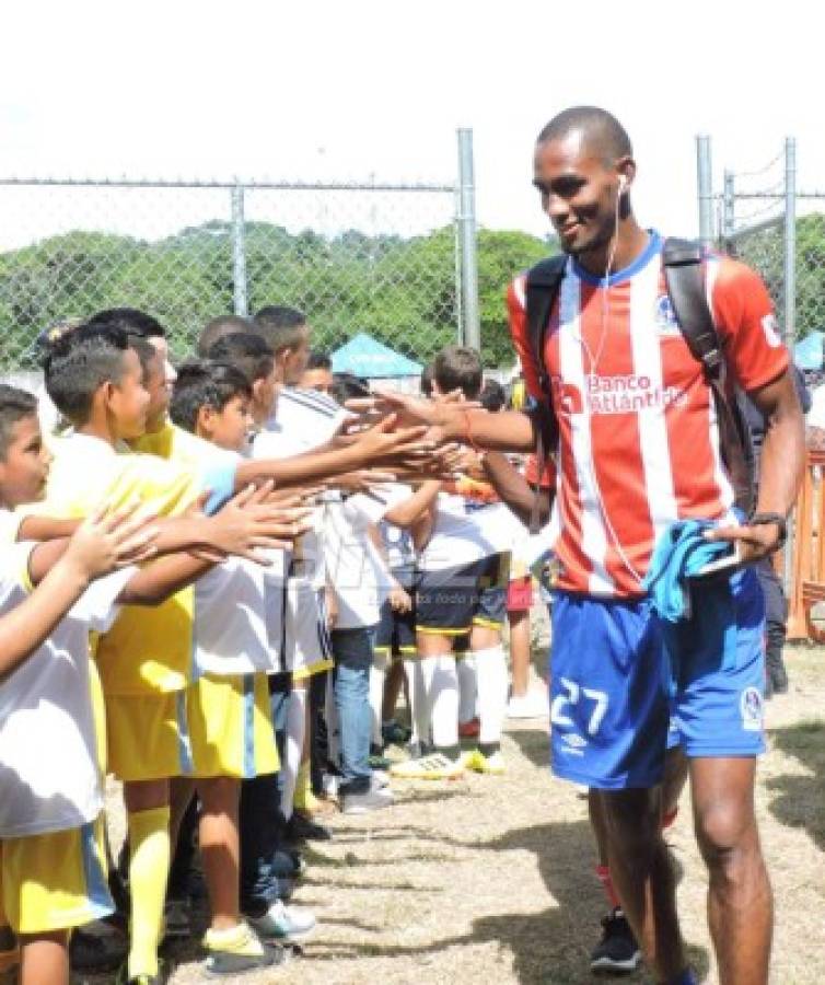 FOTOS: El caluroso recibimiento que tuvo Olimpia en Roatán. ¿Y el camerino?