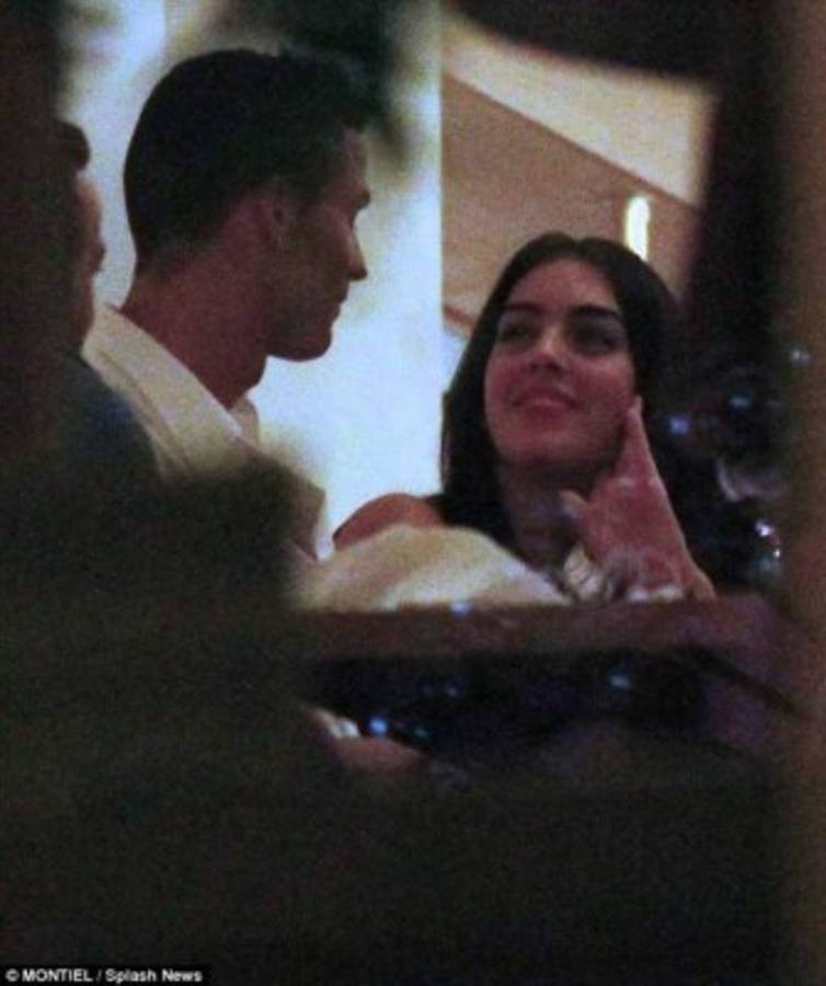 Las últimas fotografías de Cristiano con su novia ¡se la come a besos!