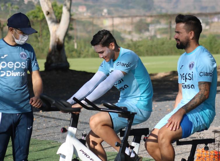 Así fue el primer entrenamiento de Rodrigo “Droopy” Gómez con Motagua: Charla con Diego Vázquez y pasillo al argentino