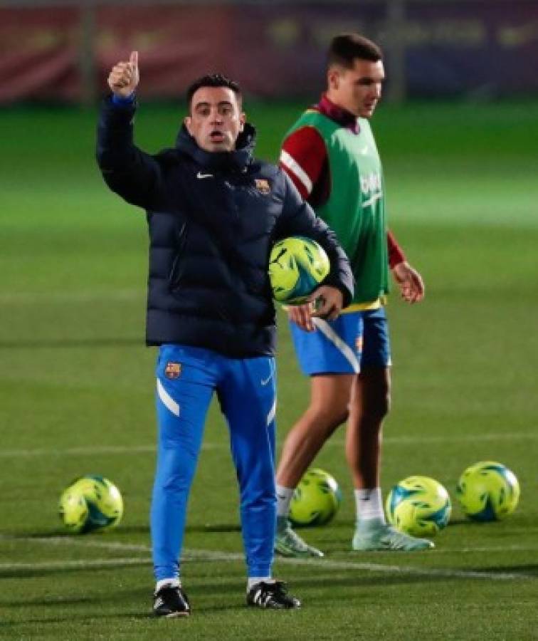 Saludo a Dani Alves, Xavi con nuevo invento y recupera la alegría: Así fue el último entrenamiento del Barcelona