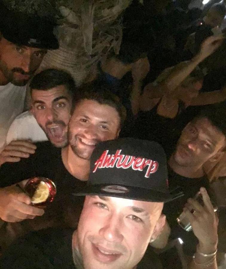 Radja Nainggolan revela su polémico estilo de vida y el de otros futbolistas: “Yo fumo”