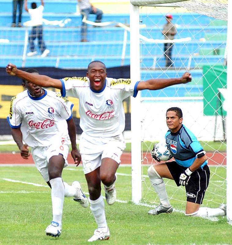 Fue héroe en una final ante Platense el defensor Milton Palacios.