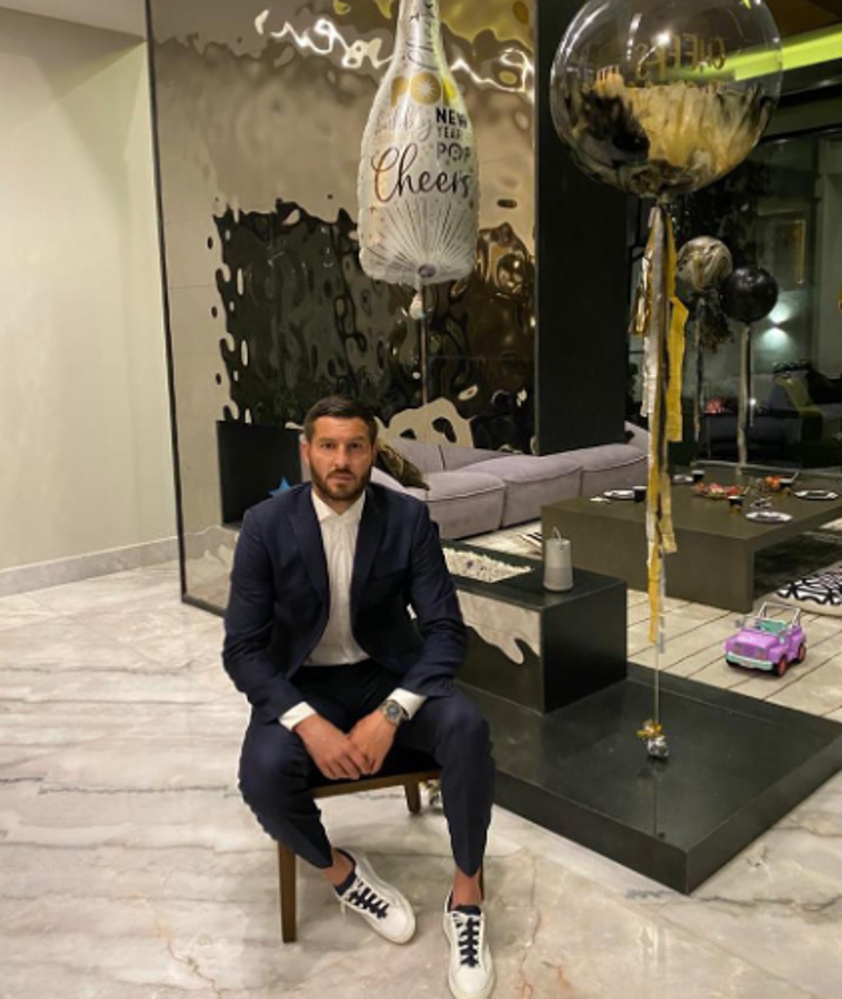 Alejada de las cámaras: la “desconocida” esposa de Gignac que se ganó el cariño de México por su labor